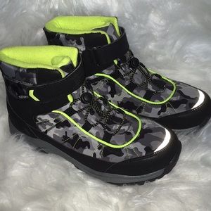 Boys Waterproof Boot - Sz 6